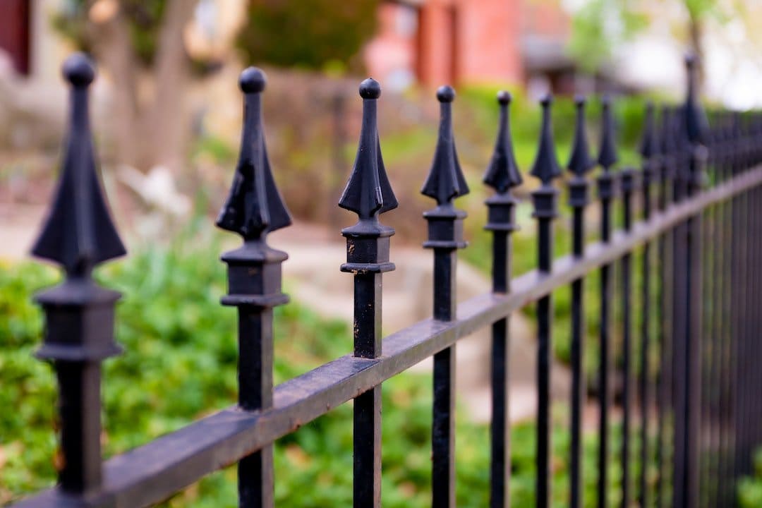 Wybór idealnego ogrodzenia – Praktyczne wskazówki dla właścicieli domów