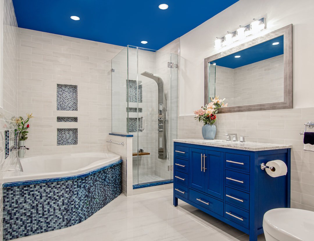 Jak wybrać idealne akcesoria do prysznica dla twojej łazienki?