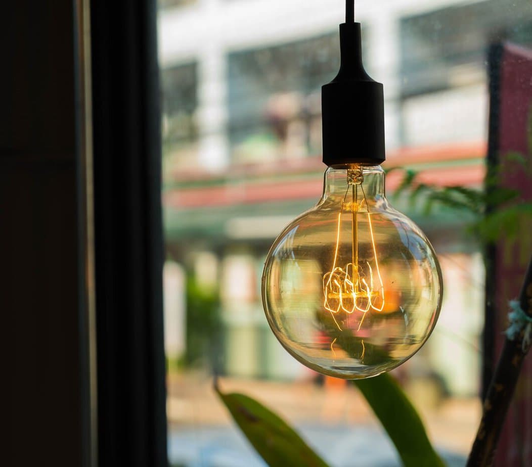 Tworzenie nastrojowego oświetlenia w domu i biurze z użyciem trwałych LEDów marki EDISON