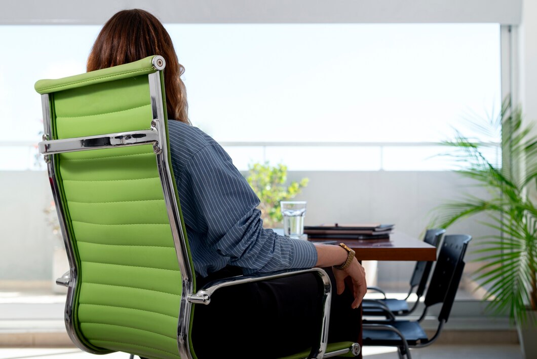 Jak ergonomiczne meble biurowe mogą zwiększyć produktywność w miejscu pracy